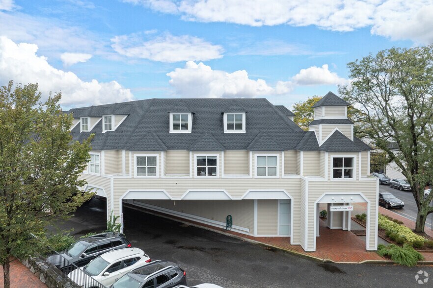 More Photos Of 44 Main St, Westport Freestanding For Lease