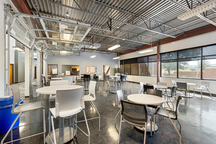 More Photos Of 1 Plaza La Prensa Rd, Santa Fe Office For Sale