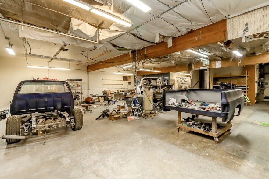 More Photos Of 3838 S Warner St, Tacoma Flex For Lease