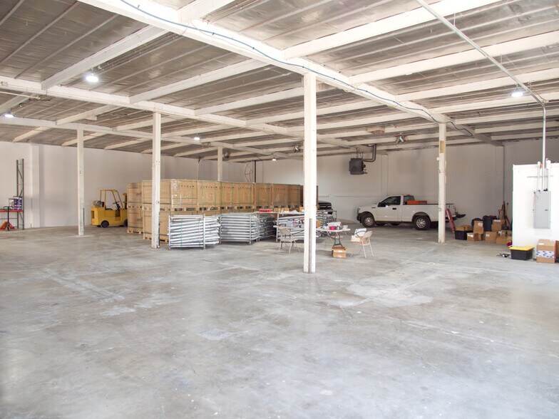 More Photos Of 200 Eastgate Rd, Barstow Warehouse For Lease