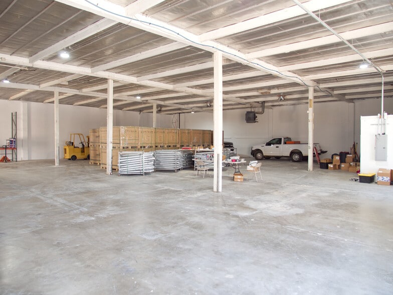More Photos Of 200 Eastgate Rd, Barstow Warehouse For Sale