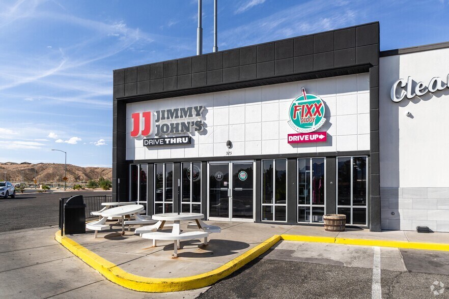 More Photos Of 325 N Sandhill Blvd, Mesquite Service Station For Sale