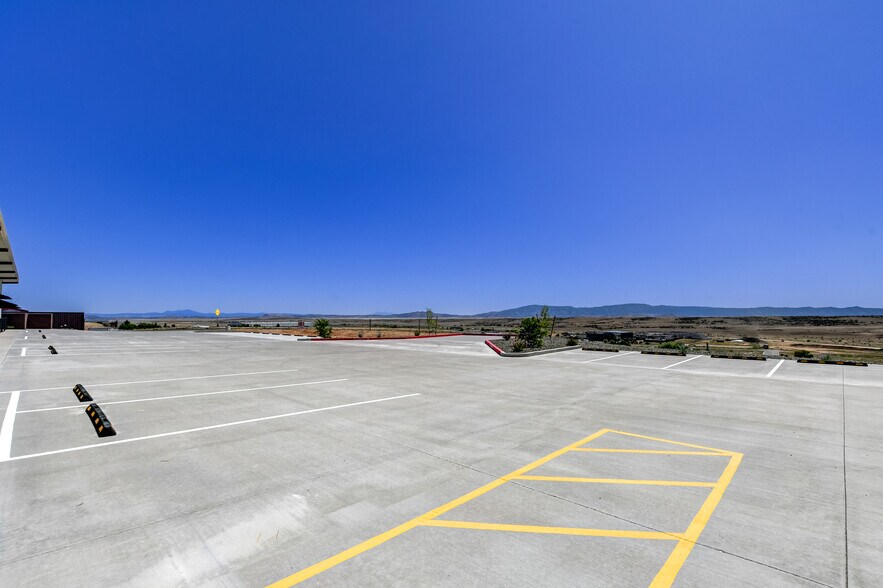 More Photos Of 6596 Inter Cal Way, Prescott Distribution For Lease