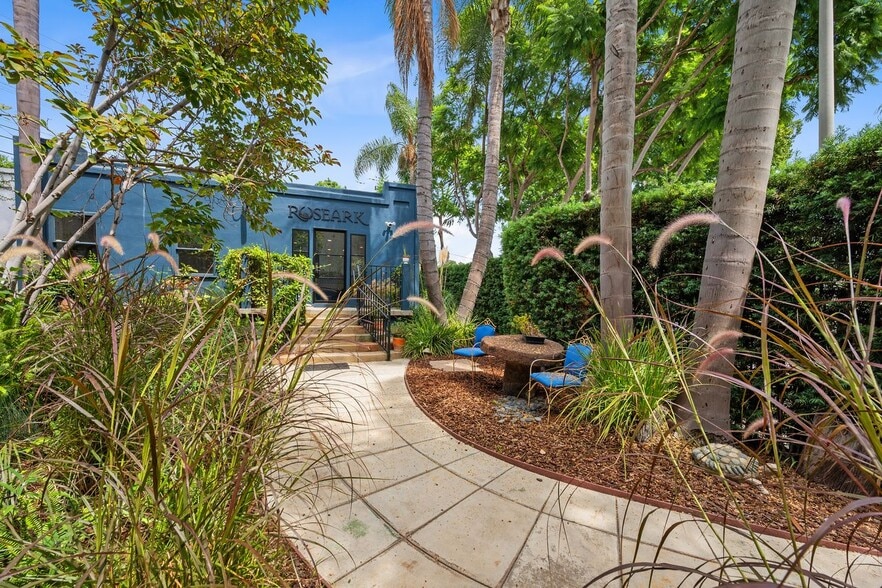 More Photos Of 1111 N Crescent Heights Blvd, West Hollywood General Retail For Sale