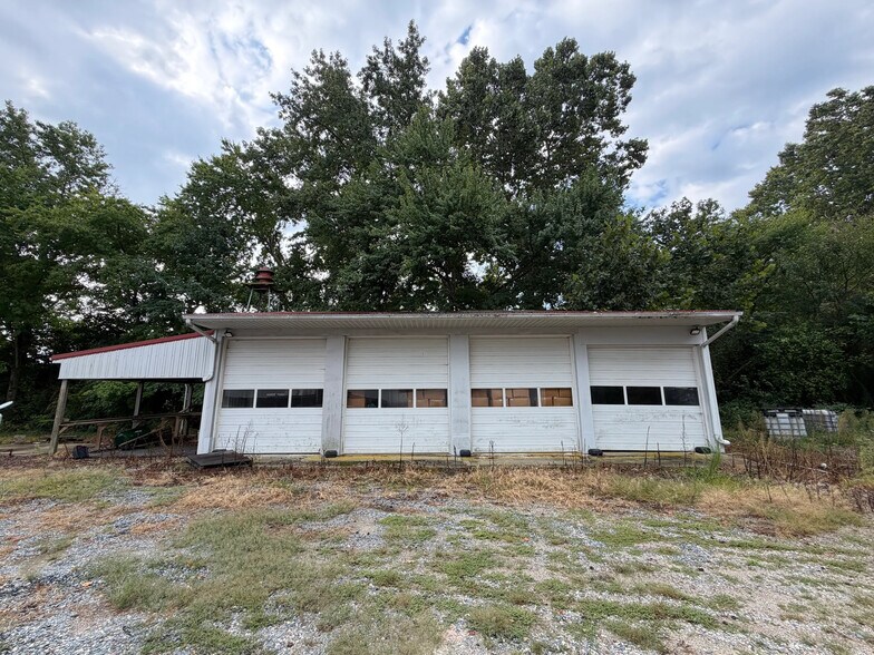 More Photos Of 27013 E Lillian St, Hebron Warehouse For Sale