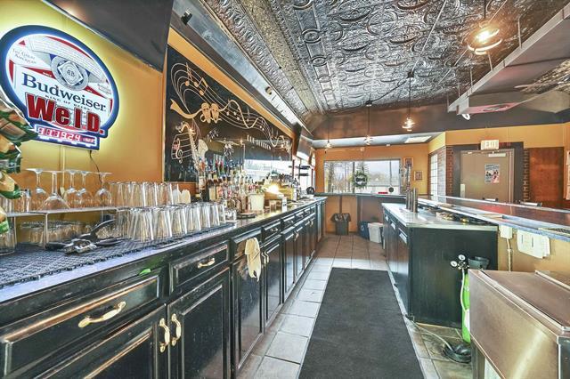 More Photos Of 821 S Broadway, Green Bay Restaurant For Sale