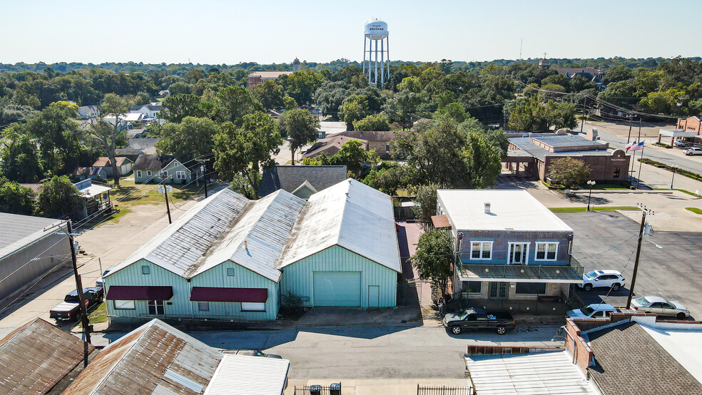 Primary Photo Of 201 W First St, Brenham Distribution For Sale