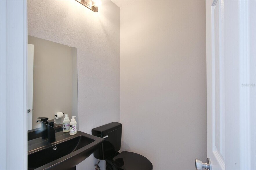 More Photos Of 2430 17th St, Sarasota Freestanding For Sale