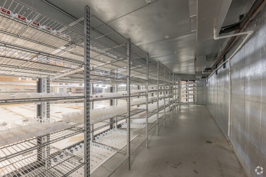 More Photos Of 735 N Water St, Uhrichsville General Retail For Sale