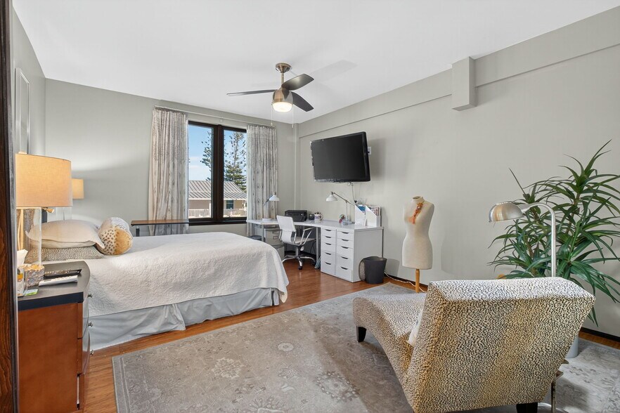 More Photos Of 5657 Shore S blvd, Gulfport Specialty For Sale