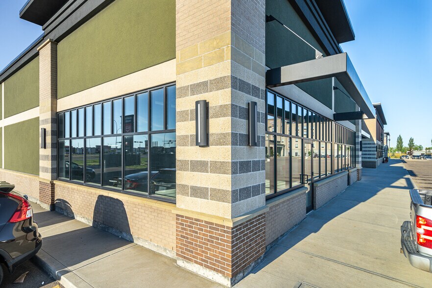 More Photos Of 8120 44 St, Lloydminster Restaurant For Lease