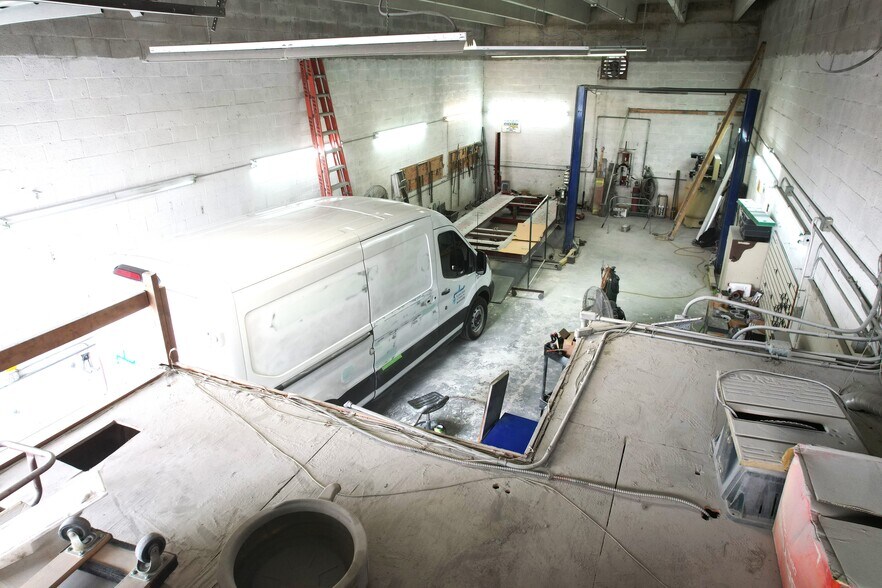 More Photos Of 1756 W 41st St, Hialeah Auto Repair For Lease