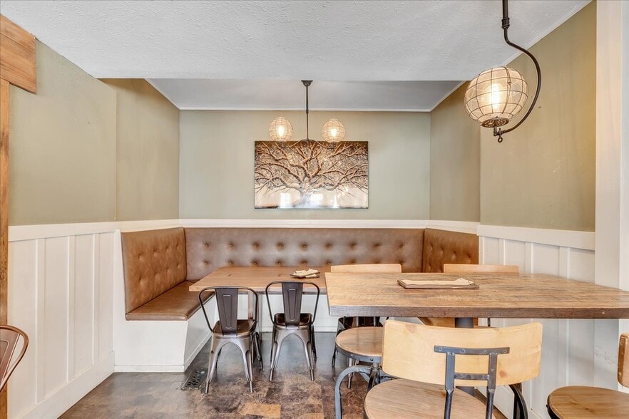More Photos Of 18736 Main St, Groveland Hotel For Sale