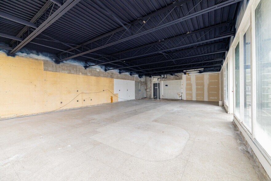 More Photos Of 13630 W Eight Mile Rd, Oak Park Freestanding For Sale