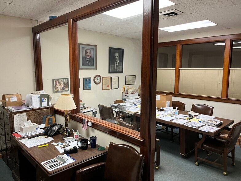 More Photos Of 740 8th Ave, Huntington Warehouse For Lease