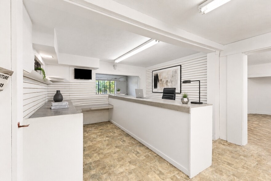More Photos Of 5034 N Nebraska Ave, Tampa Freestanding For Sale