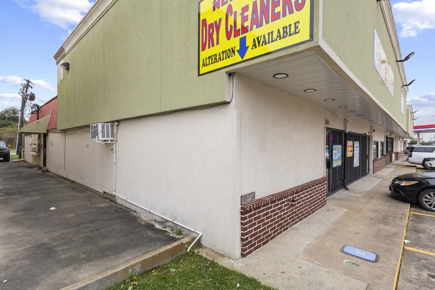More Photos Of 1610 W Park Ave, Orange Service Station For Sale