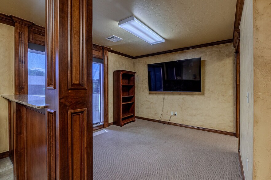 More Photos Of 1530 SW 89th St, Oklahoma City Office For Sale