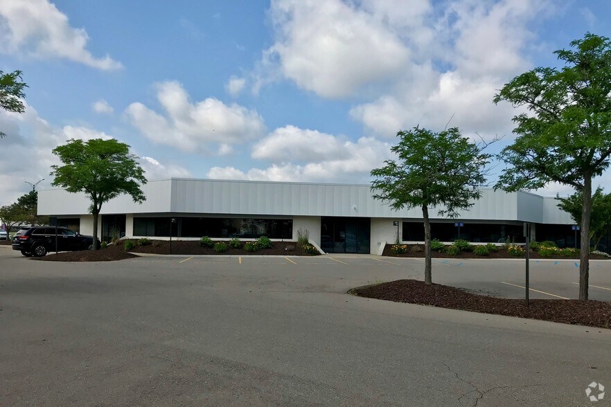 More Photos Of 1225 E Big Beaver Road, Troy Unknown For Lease