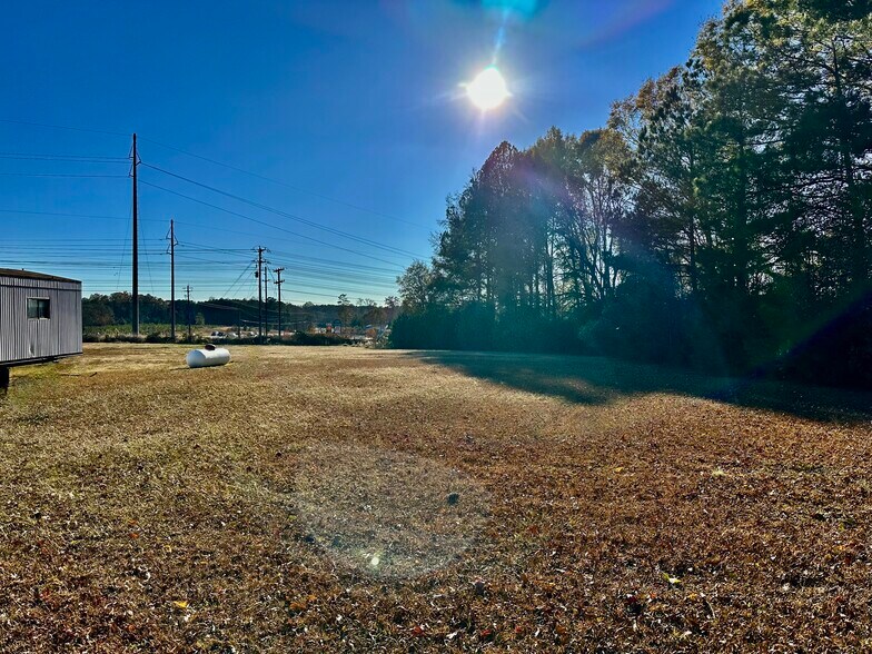 More Photos Of 9311 US-19, Zebulon Flex For Lease