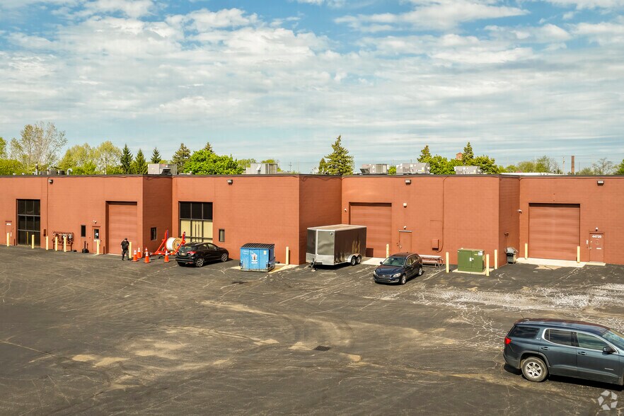More Photos Of 44696-44808 Helm St, Plymouth Light Distribution For Lease