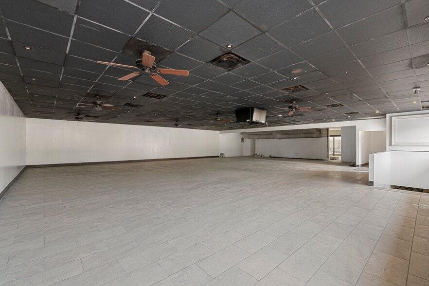 More Photos Of 754 W Cherry St, Glasgow Restaurant For Sale