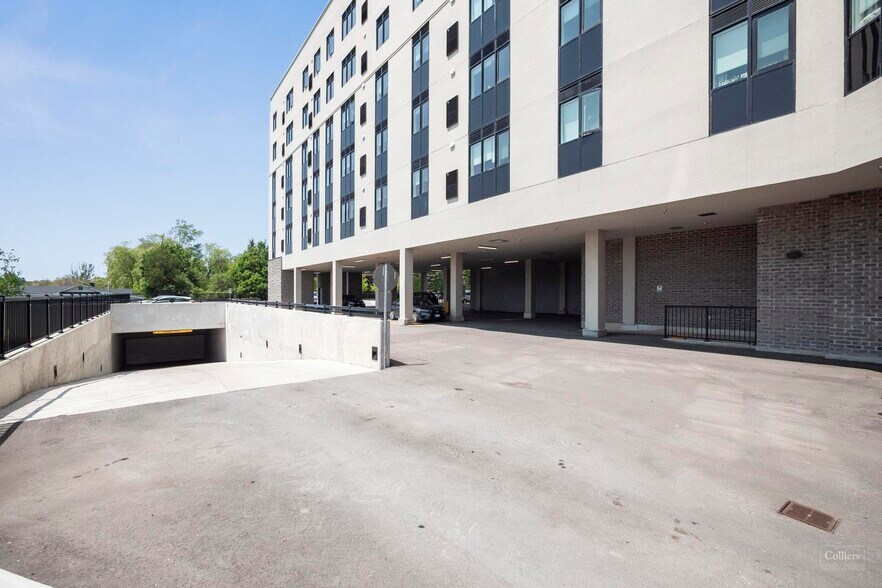 More Photos Of 13042 Yonge St, Richmond Hill Apartments For Sale