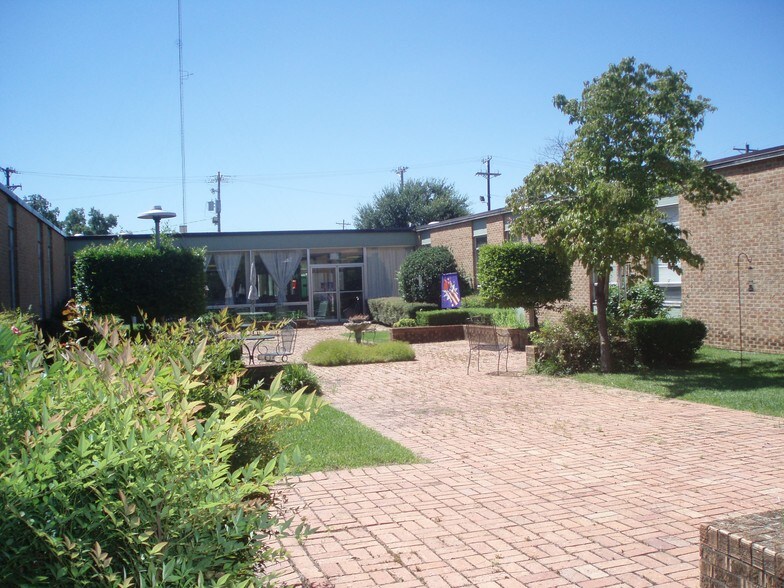 More Photos Of 401 E Ninth St, Yazoo City Hospital For Sale