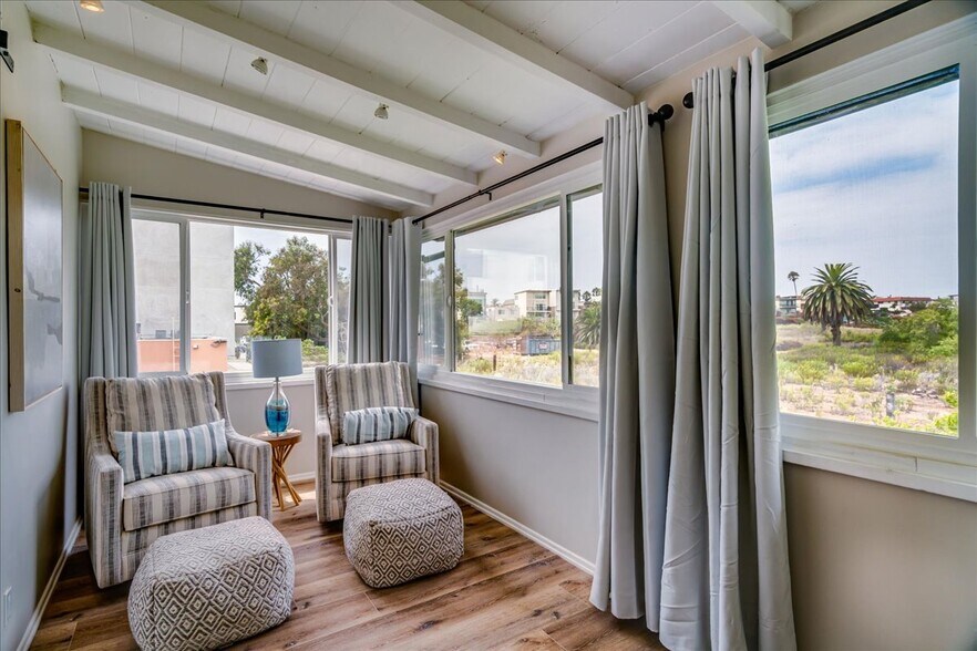 More Photos Of 323-325 Culver Blvd, Playa Del Rey Storefront Retail Residential For Sale