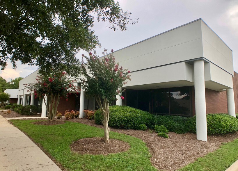 More Photos Of 7614-7616 Business Park Dr, Greensboro Flex For Lease
