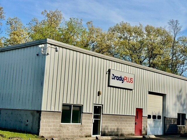 More Photos Of 160 S Turnpike Rd, Wallingford Light Distribution For Lease