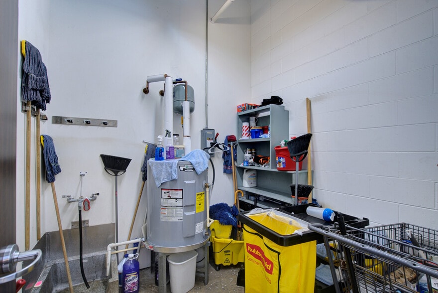 More Photos Of 2101 Central Blvd, Brownsville Auto Dealership For Sale