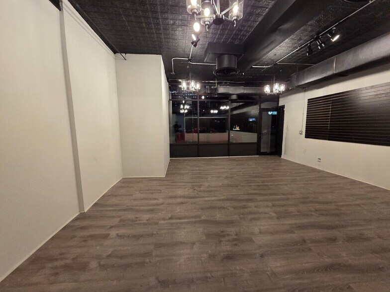 More Photos Of 838-840 W Grand Ave, Chicago Storefront Retail Residential For Lease