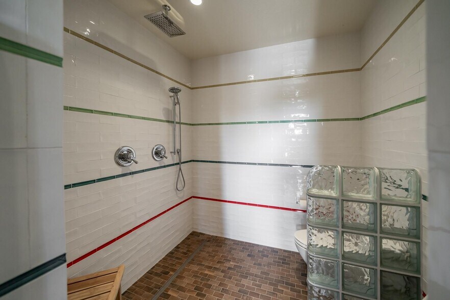 More Photos Of 1051 N Blackstone Rd, Milton Specialty For Sale