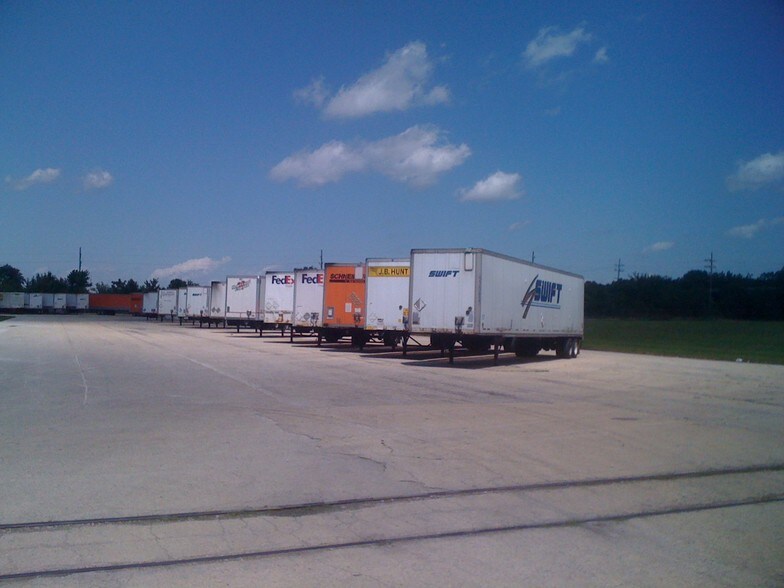 More Photos Of 1551 E Willow St, Kankakee Warehouse For Lease