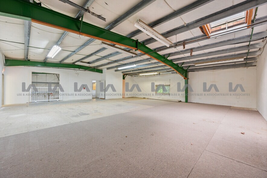 More Photos Of 2727 Dixon St, Port Coquitlam Industrial For Sale