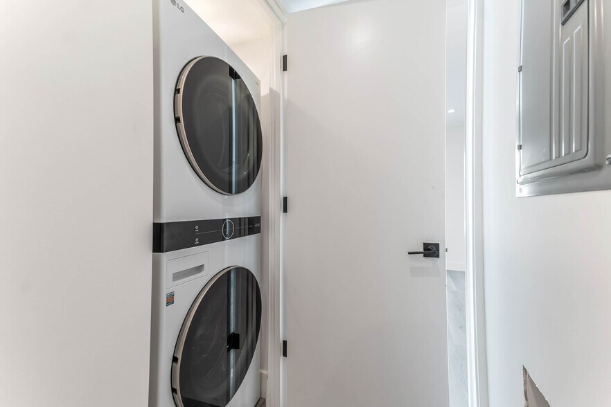 More Photos Of 21719 Hart St, Canoga Park Apartments For Sale