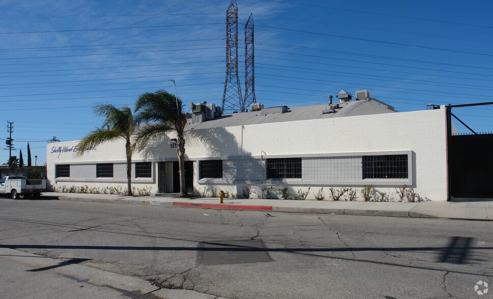 More Photos Of 7255 Radford Ave, North Hollywood Warehouse For Lease