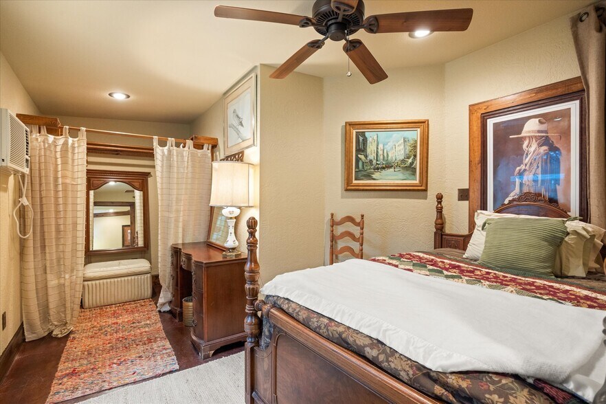 More Photos Of 1904 Floyd Rd, Weatherford Specialty For Sale