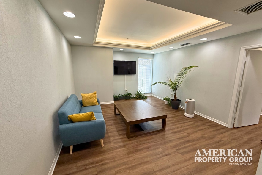 More Photos Of 1219 S East Ave, Sarasota Medical For Sale