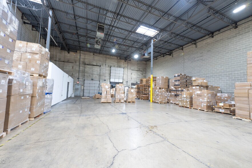 More Photos Of 2501-2575 Allan Dr, Elk Grove Village Warehouse For Lease