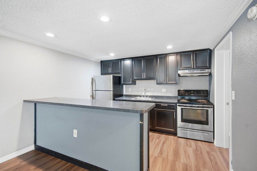 More Photos Of 5901 Bryce Ln, Tampa Apartments For Sale
