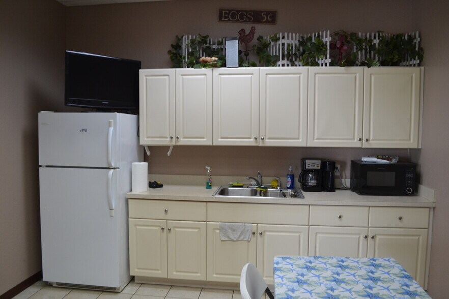 More Photos Of 1401 US Highway 17 N, Fort Meade Freestanding For Sale