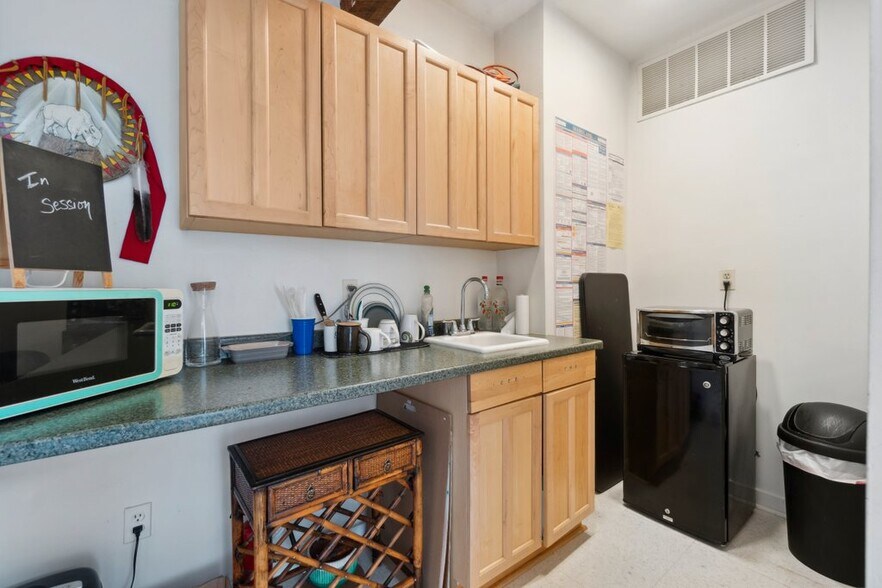 More Photos Of 519-521 N Charles St, Baltimore Office For Sale