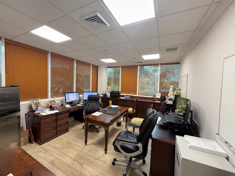 More Photos Of 2141 S Alternate A1A Hwy, Jupiter Medical For Sale