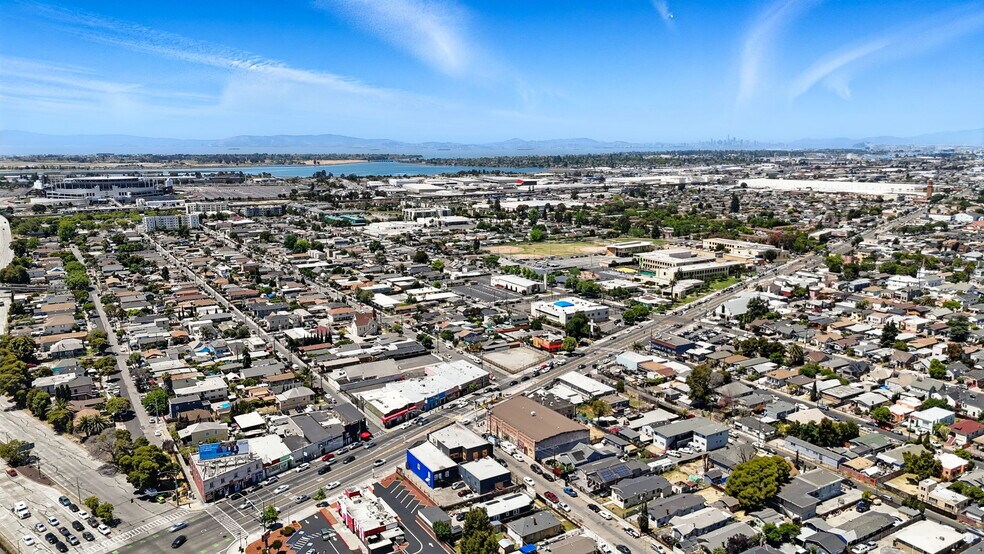 More Photos Of 7134 International Blvd, Oakland Showroom For Sale