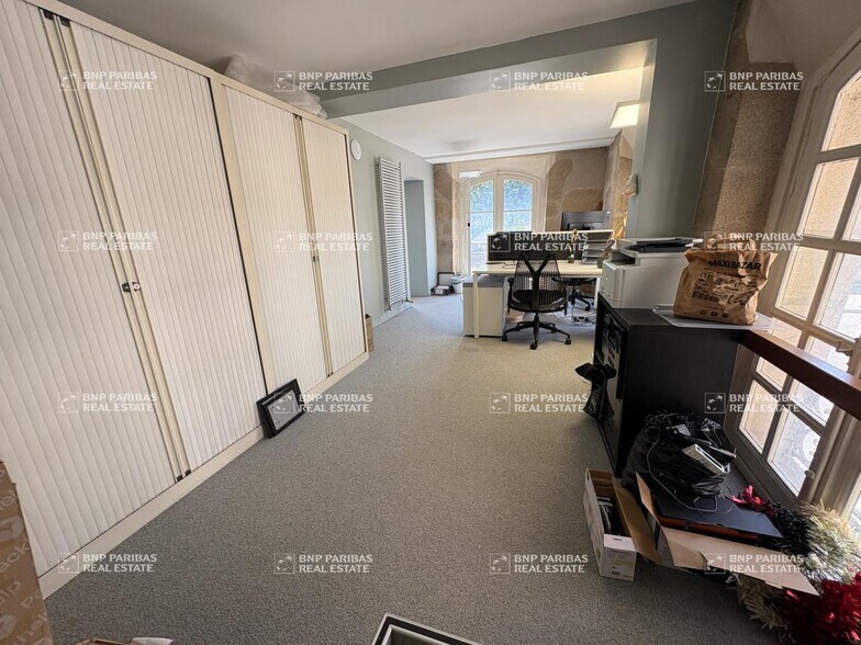 More Photos Of , Nantes Office For Sale