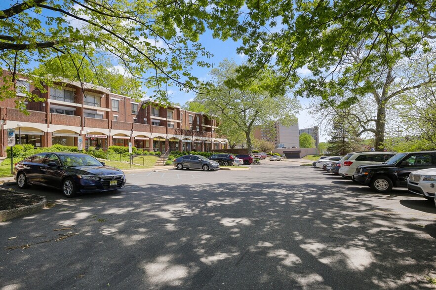 More Photos Of 3901 Conshohocken Ave, Philadelphia Apartments For Lease