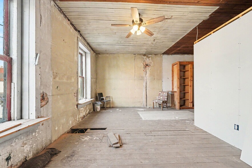 More Photos Of 100 S Market St, Madison Restaurant For Sale