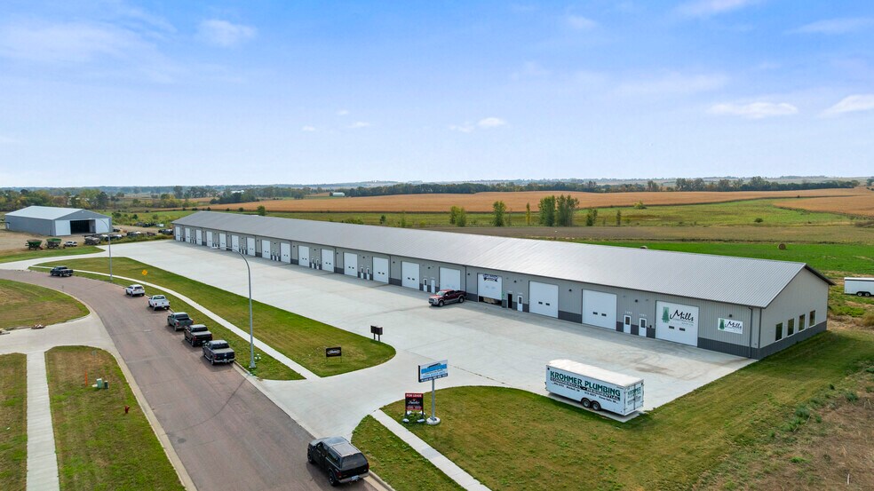 More Photos Of 1301-1337 SE John Deere Cir, Madison Industrial For Sale